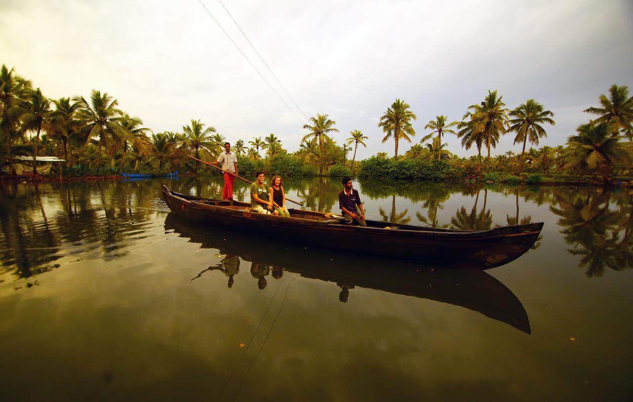 Munroe Island Lake Resort Mundrothuruth Extérieur photo